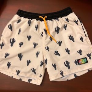 Skunks “Cat Ties” medium - like new